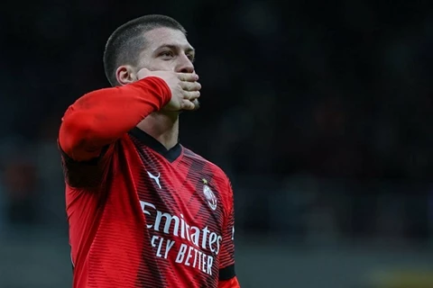 بسبب راتبه.. تقرير: ميلان يريد التخلص من يوفيتش